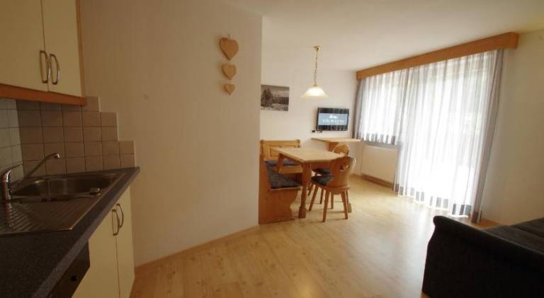 Serviced apartment with yard — photo 5