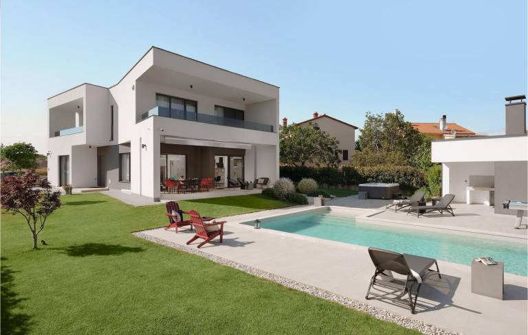 House  Banjole