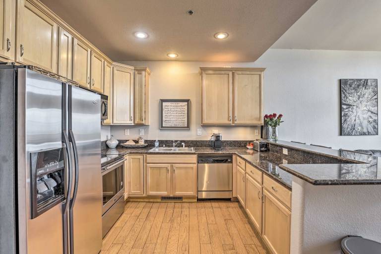 7 Mi to Slopes: Main Street Condo in Dillon — photo 5