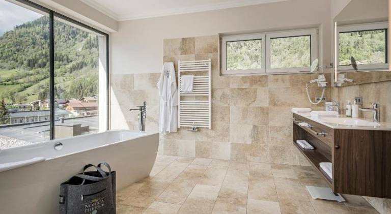 Hotel Norica - Thermenhotels Gastein mit dem Bademantel direkt in die Therme — photo 2