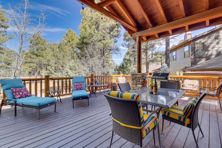 Rustic Retreat w/ Spacious Deck in Show Low! — photo 2