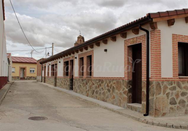 Family-oriented nice cottage with BBQ, terrace & pool | City view | Pet-friendly — photo 5