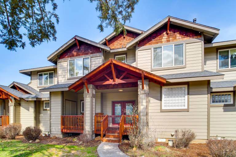 Klamath Falls Getaway w/ Pool & Hot Tub Access! — photo 3