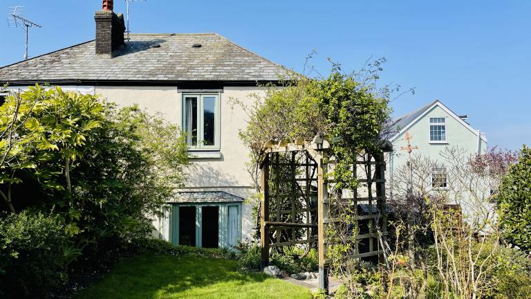 Cottage with garden | Water view — photo 2