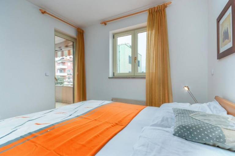 Holiday apartment with patio — photo 3