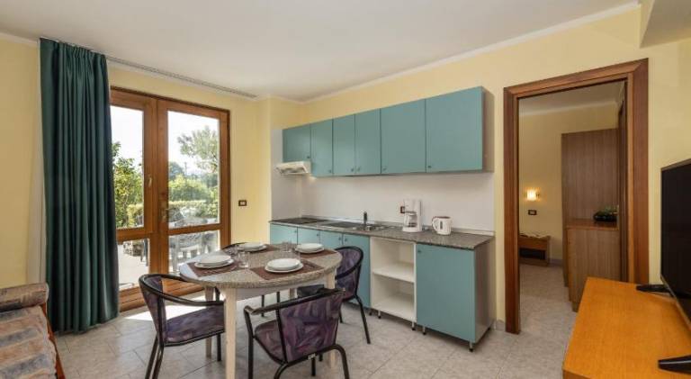 Serviced apartment with sauna, patio & yard | Pets allowed — photo 2