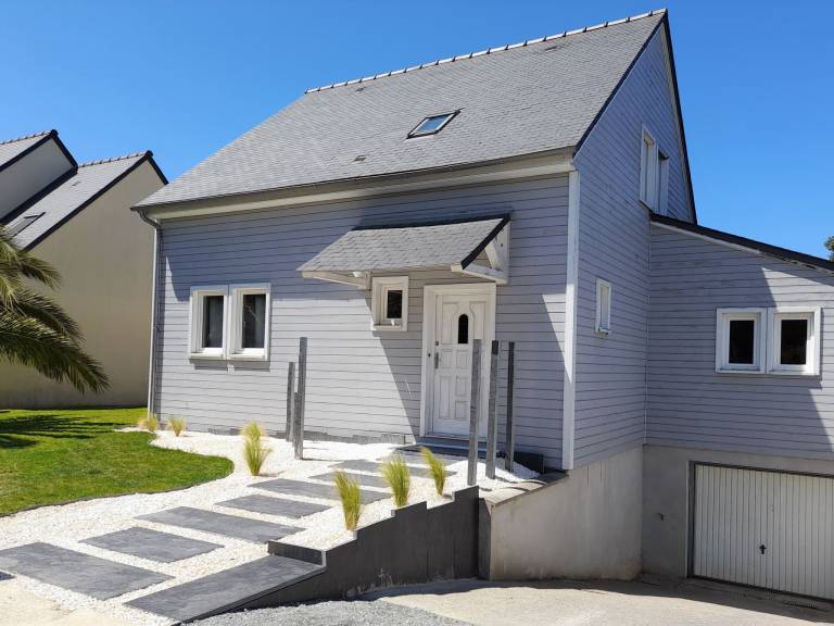 House with yard, barbecue & patio — photo 2