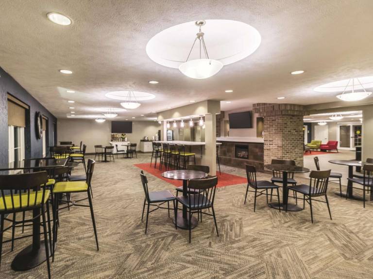 La Quinta Inn & Suites by Wyndham Fargo-Medical Center — photo 5