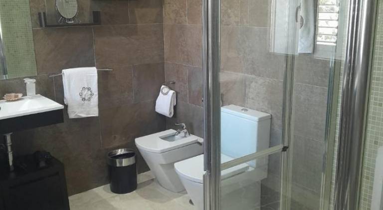 Villa with hot tub & pool | Beach nearby | Pet-friendly — photo 2
