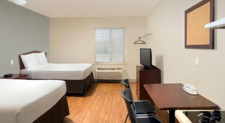 WoodSpring Suites Topeka — photo 2