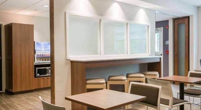 Microtel Inn & Suites by Wyndham Altoona — photo 3