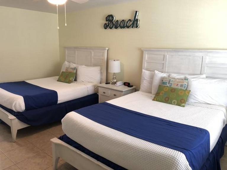 Condo with pool & garden in Port Aransas, TX