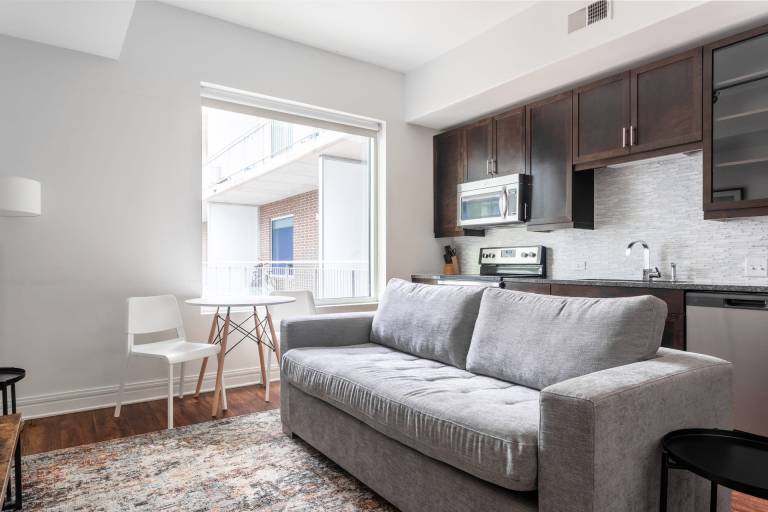 Kasa Comfy Studio with Amenity Access Austin