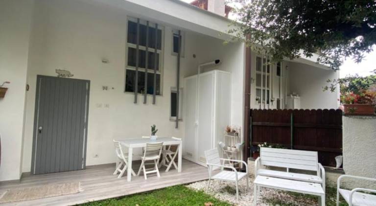 Villa with 2 rooms for 4 persons — photo 4