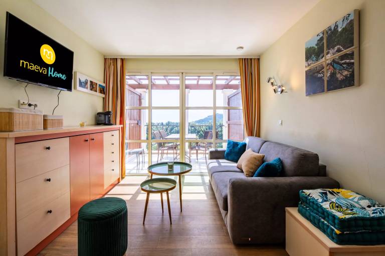 Rental apartment with hot tub & pool — photo 4