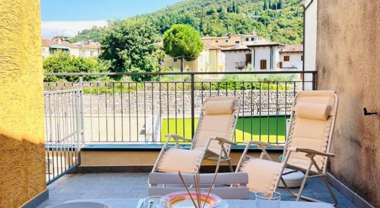 Wonderful apartment with terrace | Pets are welcome in Torri del Benaco