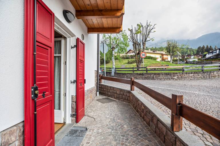 Fully equipped pleasant apartment with patio | Mountain view | Suitable for remote work | Pets are welcome — photo 4