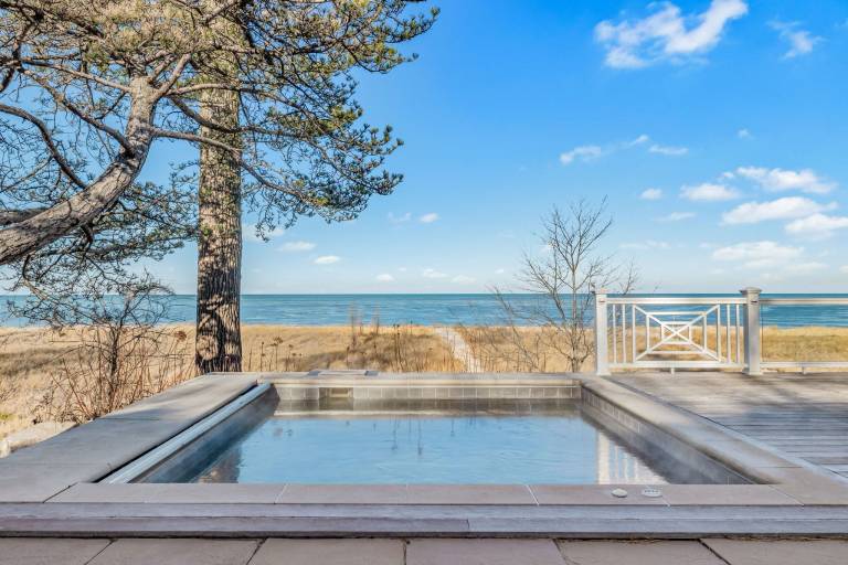 House  Grand Beach