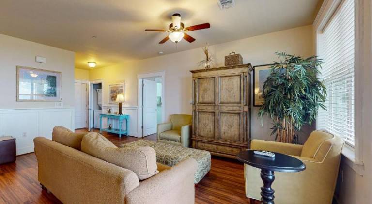 Holiday apartment with patio, hot tub & BBQ | Perfect for remote work — photo 2