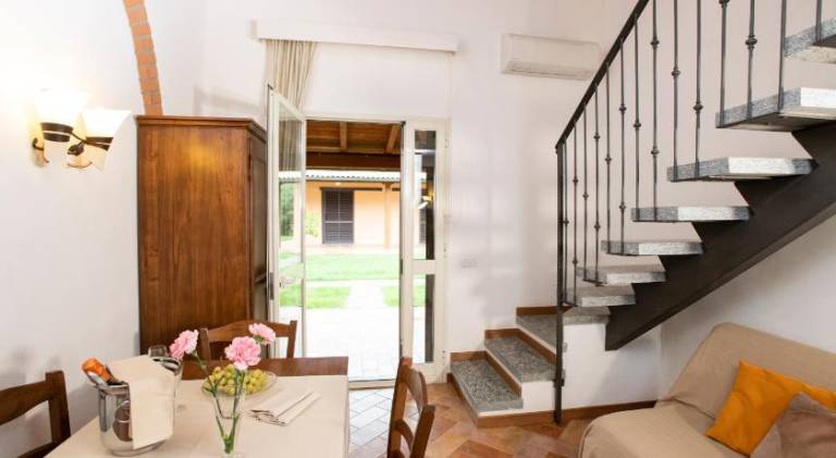 Serviced apartment with jacuzzi, BBQ & garden — photo 4