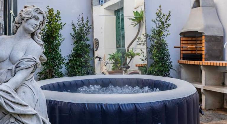 Vacation home with hot tub — photo 3
