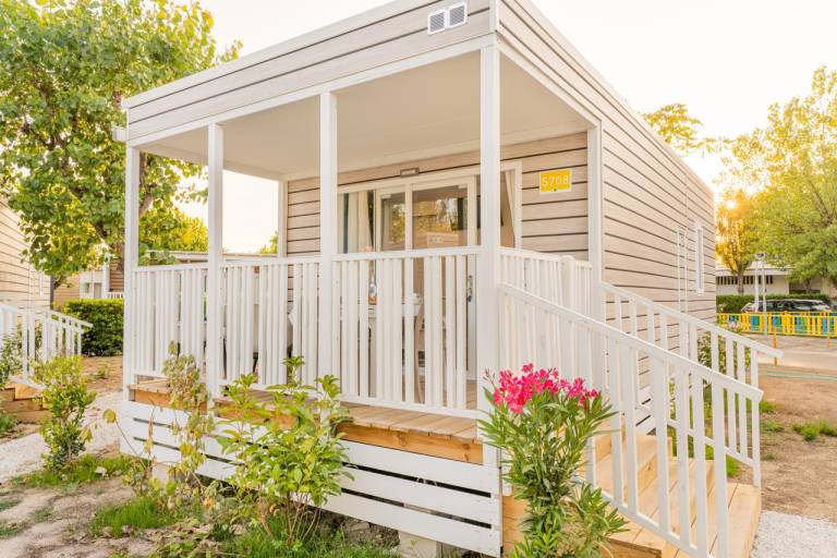 Children-friendly pleasant vacation home with pool, patio & grill | Pet-friendly — photo 2