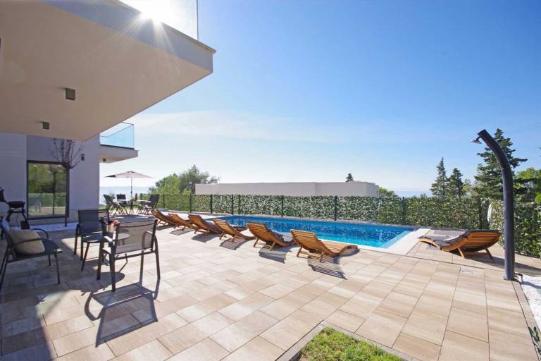 Villa with private pool, barbecue & patio | Pool view in Tucepi