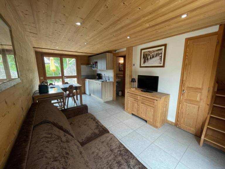 Chalet with garden — photo 3