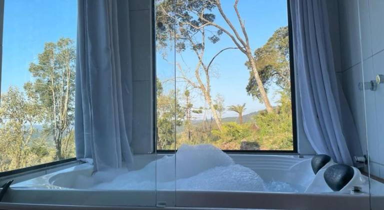 Pleasant lodge with yard & hot tub | Perfect for remote work | Dogs allowed — photo 3