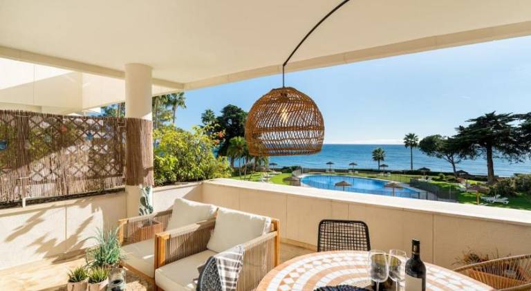 Rental apartment with pool in Estepona