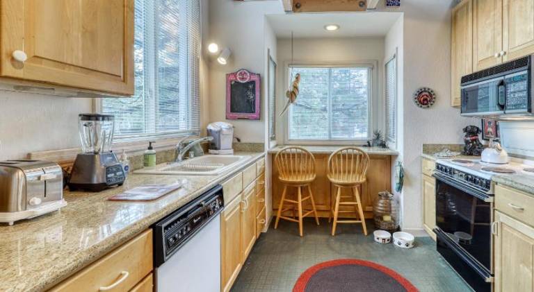 Vacation home with hot tub & pool — photo 4