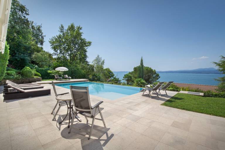 Villa with private pool, garden & terrace — photo 4