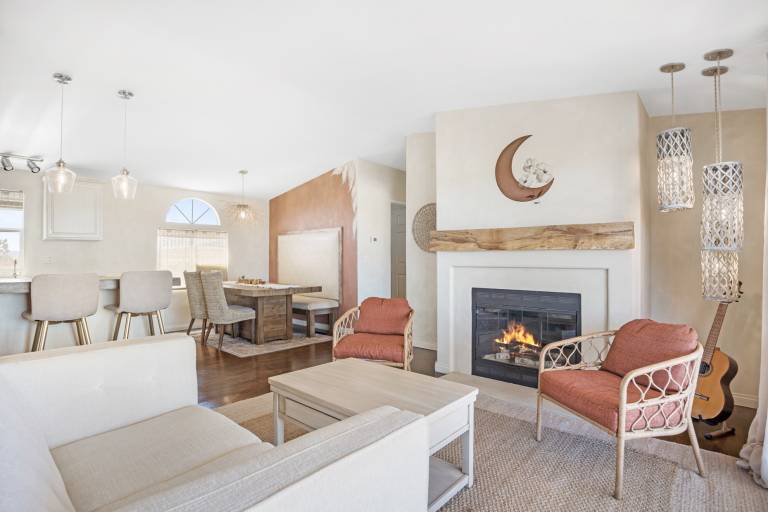 Desert Moon - Serene Desert Views & Design — photo 5