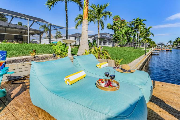 Family-oriented house with grill & private pool | Water view | Pets are welcome — photo 2