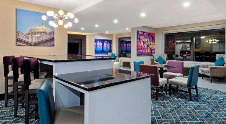 La Quinta Inn & Suites by Wyndham New Cumberland-Harrisburg — photo 3