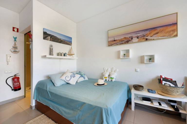 Holiday apartment with yard & fast internet | Lake view — photo 2