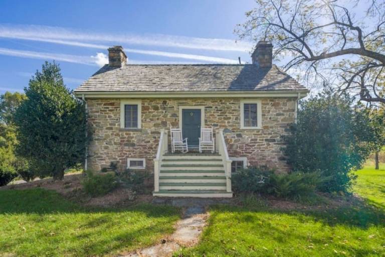 Cabin  Round Hill