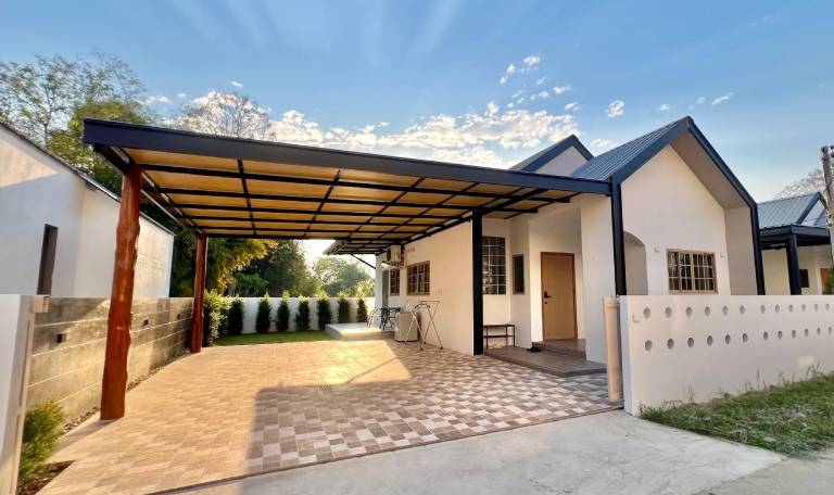 Spacious vacation home | Next to the beach | Pet-friendly in Chiang Rai