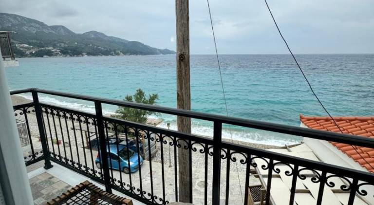 Child-friendly wonderful rental apartment with patio | Beach nearby | Perfect for remote work | Dogs allowed in Samos