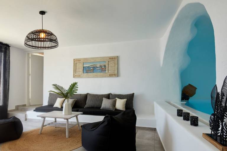 Family-friendly villa with private pool, fast internet & terrace | Water view | Pets allowed — photo 3