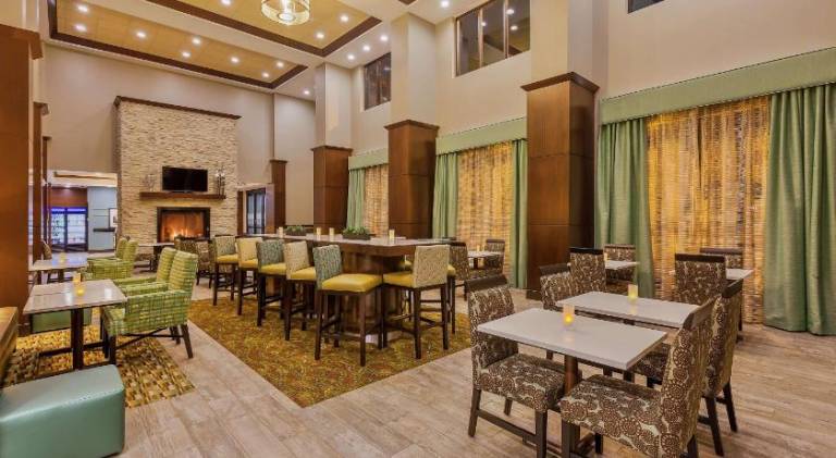 Hampton Inn & Suites Bend — photo 3