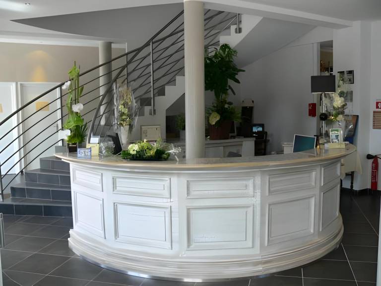 Logis - Hotel Restaurant La Sapiniere — photo 5