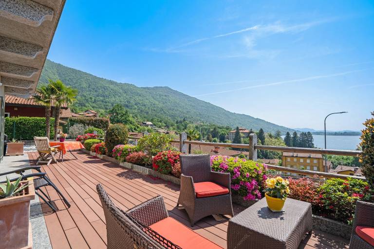 House with patio & garden | Garden view in Baveno
