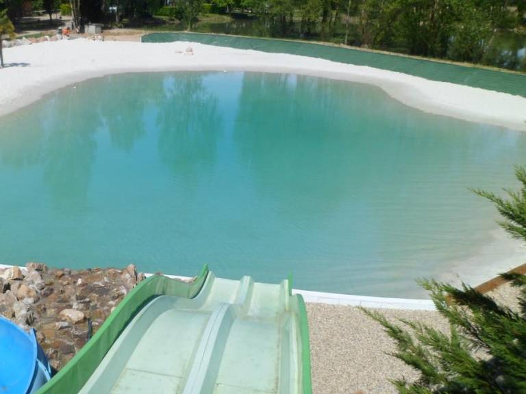 Family-oriented mobile home with pool | Pet-friendly — photo 2