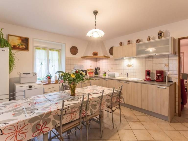 Charming cottage with BBQ & yard | Pets are welcome — photo 2