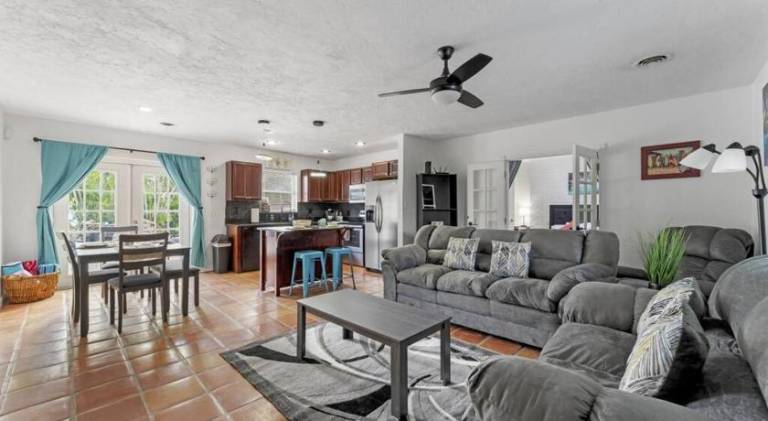 Lovely vacation home with pool | Dogs allowed — photo 2