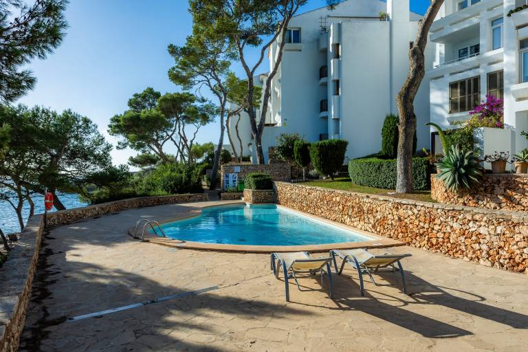 Apartment with patio, pool & yard | Garden view — photo 4