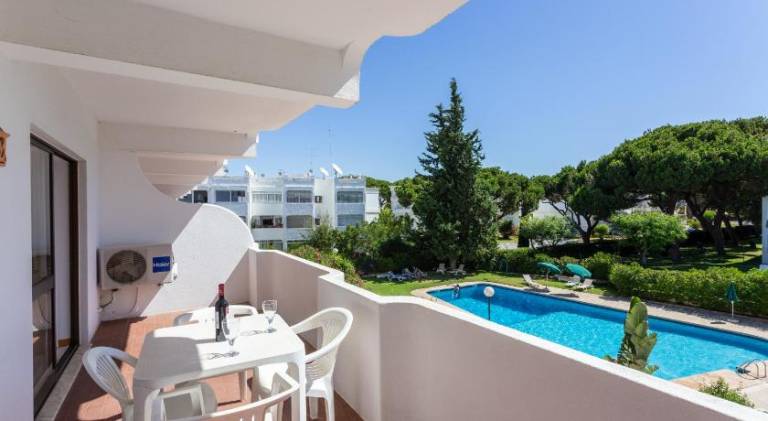 Host Wise - Bright Cozy Flats w Terrace & Pool — photo 3