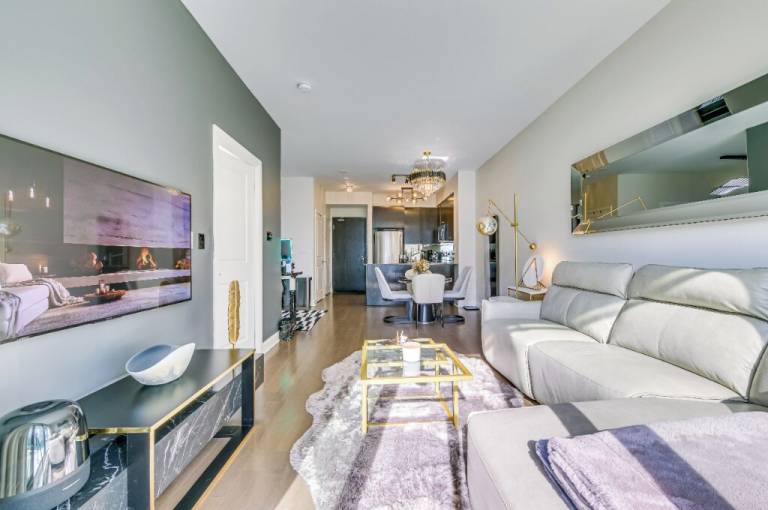 Condo  Yorkville