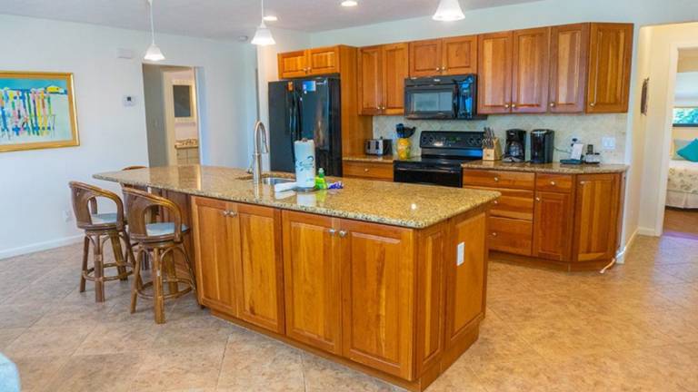 Pet friendly 3BR Villa with Gulf Views & Rooftop Sundeck - Private Beach - Signal Inn 17 — photo 4